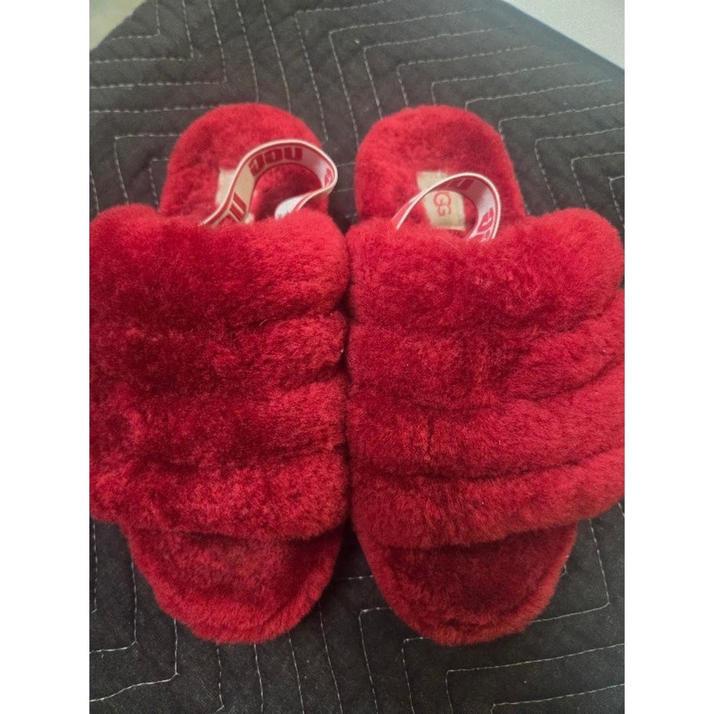 UGG Fluff Yeah Slide Red Sheepskin Logo Strap Sandals Kids Size 5 Women 7 - Picture 1 of 4
